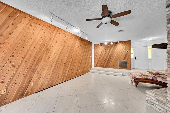 Building Photo - 1361 SW 26th Ave