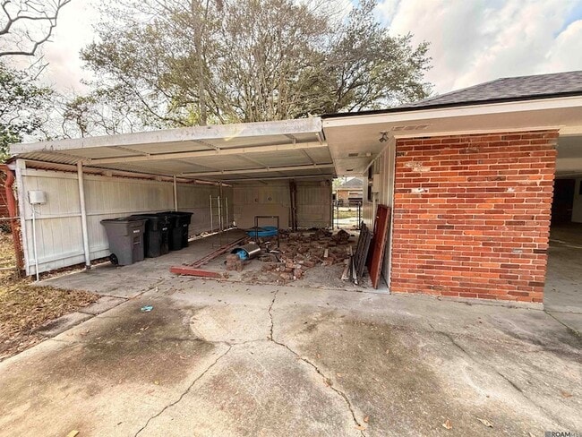 Building Photo - 12360 Warwick Ave