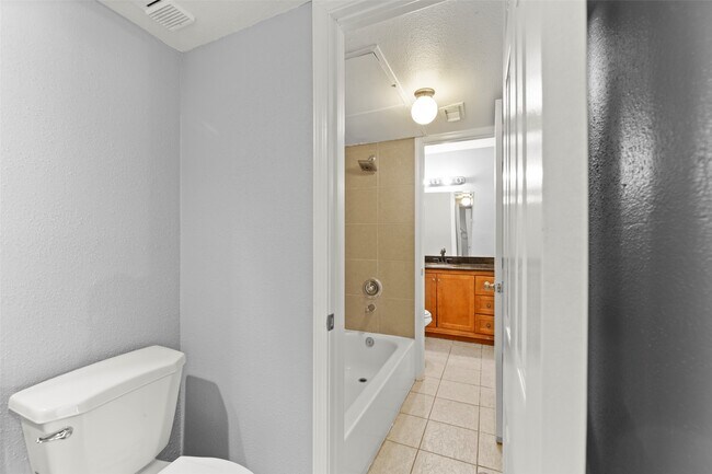 Building Photo - 2100 Wilcrest Dr