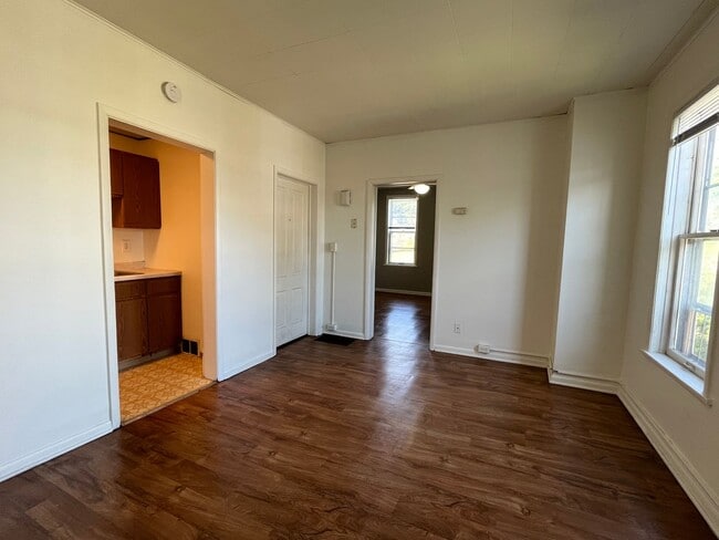 Building Photo - 2866 Wicklow St