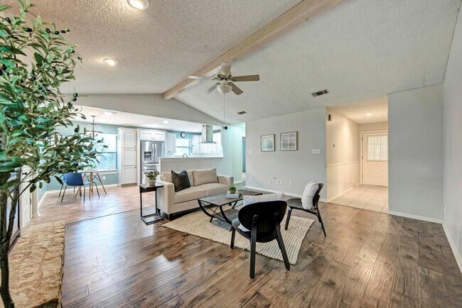 Building Photo - 103 Hutto St