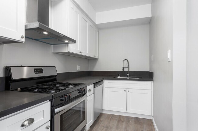 Building Photo - Boutique apartment located in Koreatown!
