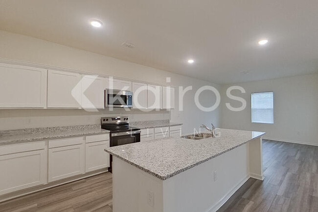 Building Photo - 653 Castillo Dr