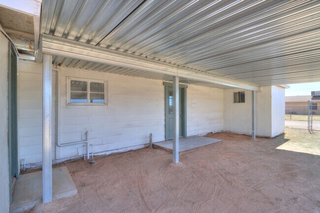Building Photo - 1341 N Crane St