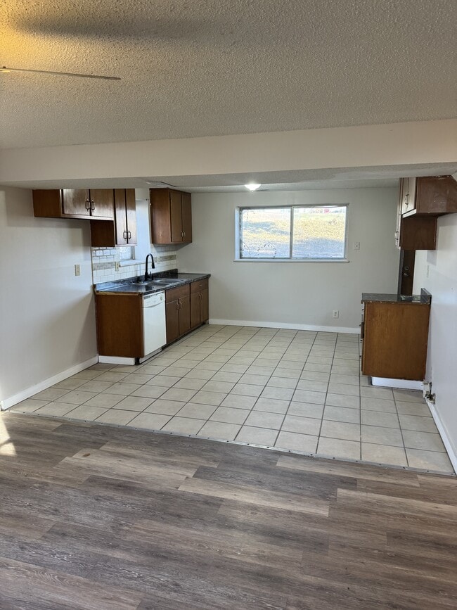 Building Photo - 3900 SE Fremont St