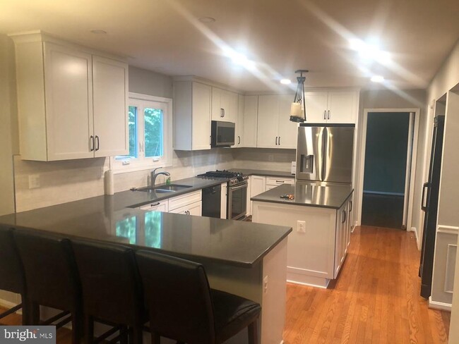 Building Photo - 8104 Overlake Ct