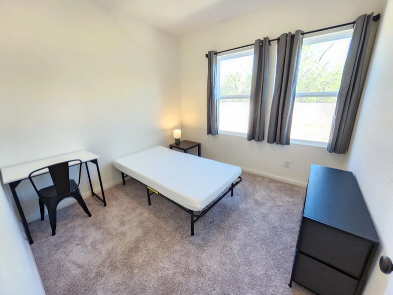 Building Photo - 5442 Pearl Mdw