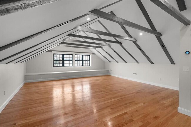 Building Photo - 474 Thames St
