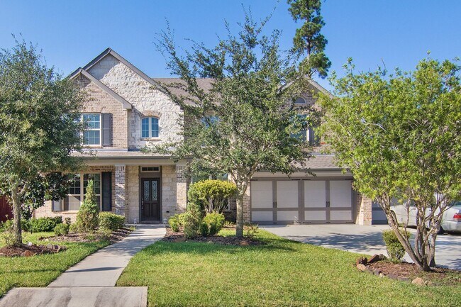 Primary Photo - 5 Bedroom House in Gated Golf Course Commu...