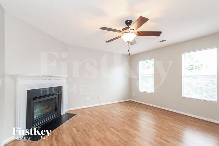 Building Photo - 355 Creekview Dr