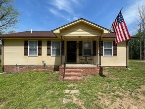 Building Photo - Cute country home in Lewisburg