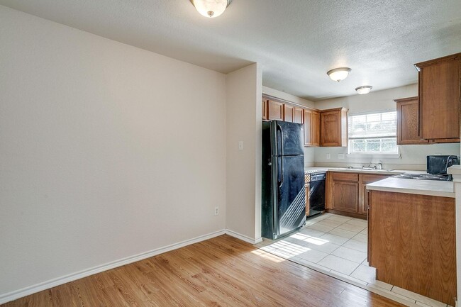 Building Photo - Half of Duplex Ready for New Tenants- 3 Bed, 2 Bath- Near the Historic Stockyards- 76164