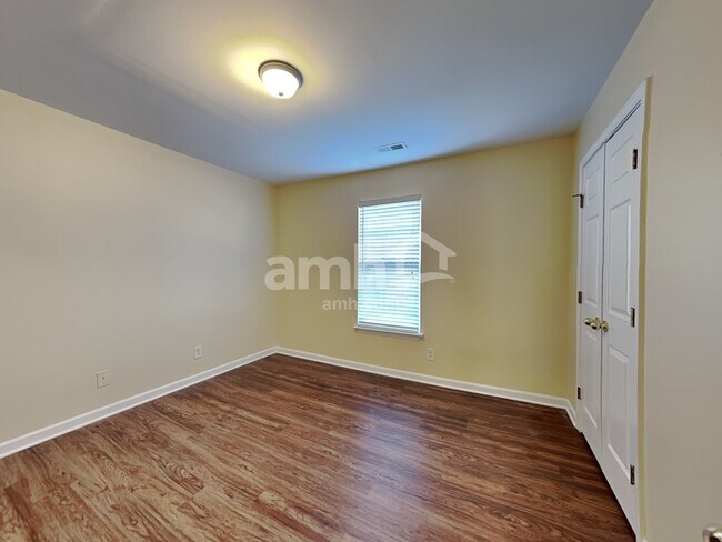 Building Photo - 3005 Quail Oaks Dr