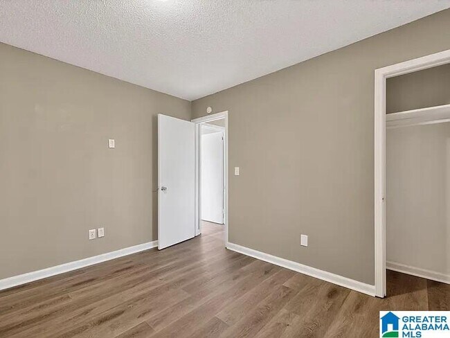 Building Photo - 3031 Apple Valley Ln