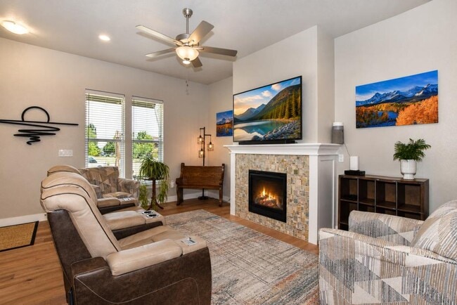 Building Photo - 6245 Vernazza Way
