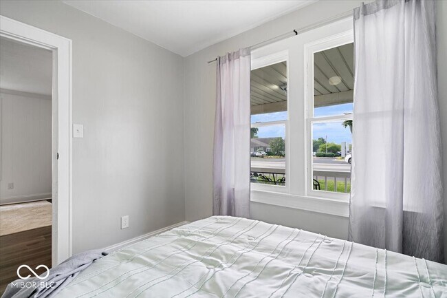 Building Photo - 606 E County Line Rd