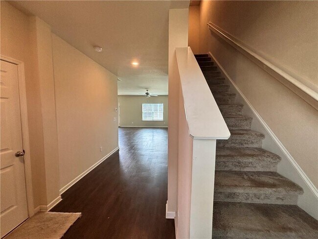 Building Photo - 160 Innis Brk Cir SW