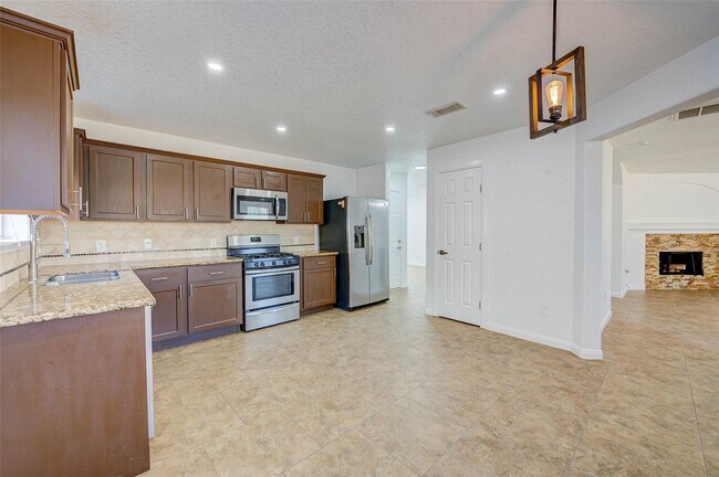 Building Photo - 1403 High Thicket Ct