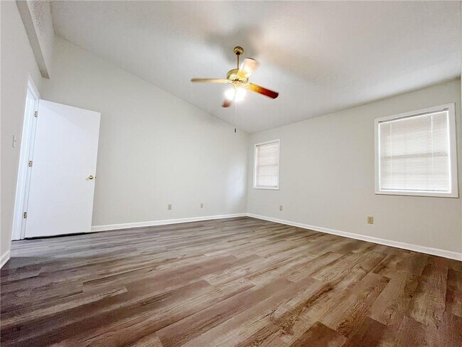 Building Photo - 11250 Ridge Hill Dr