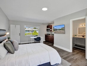 Building Photo - 3208 NE 9th St