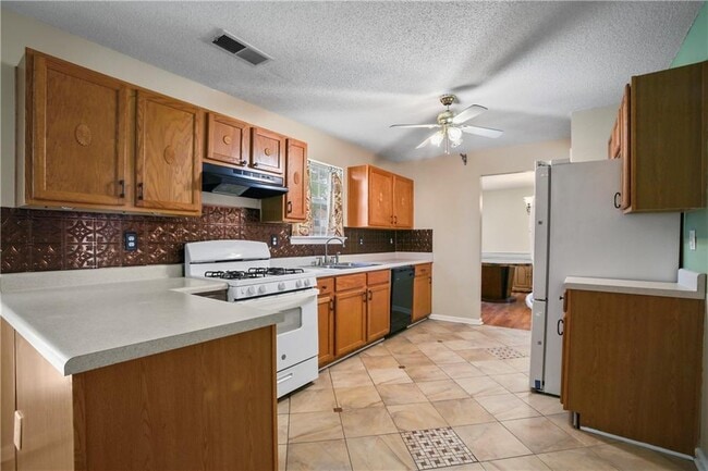 Building Photo - 2224 Eagles Nest Cir