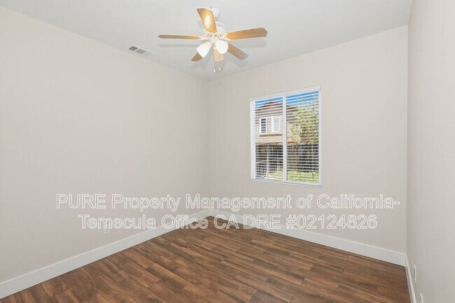 Building Photo - 29754 Maxmillian Ave