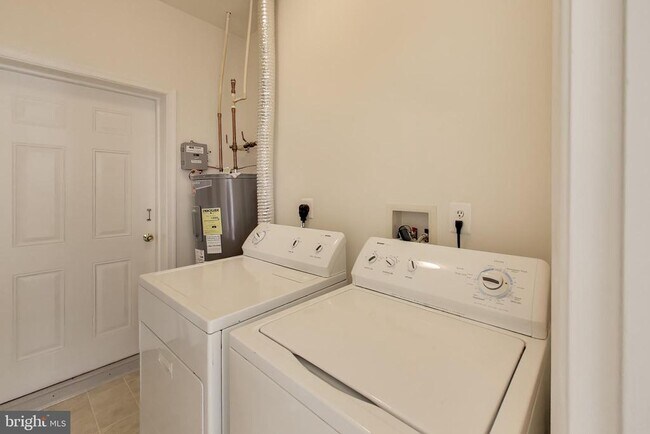 Building Photo - 13901 Belle Chasse Blvd