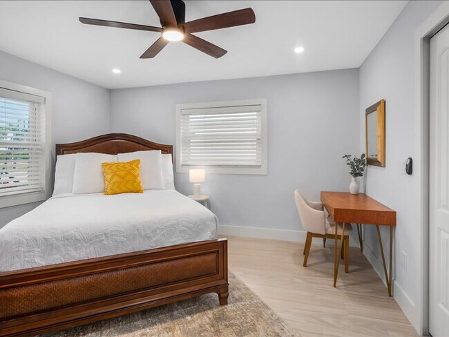 Building Photo - 692 106th Ave N