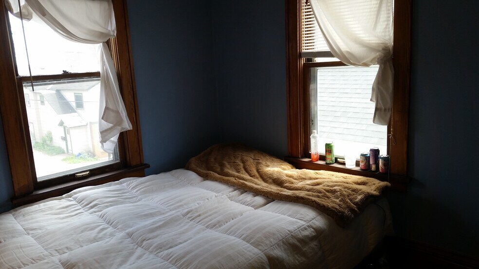 Bed 2 - 2 - 217 North 3rd Street