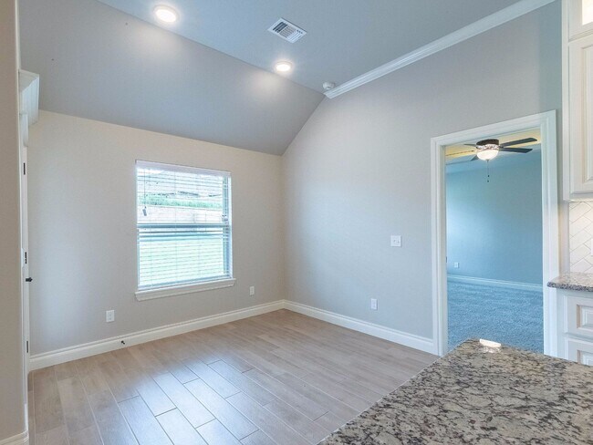 Building Photo - Beautiful Home - 4 Bedroom, 3 Bathroom with Bonus Room in East Edmond
