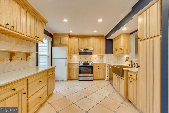 Building Photo - 8061 Sky Blue Dr