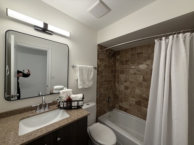 Building Photo - 5 Echo Ct