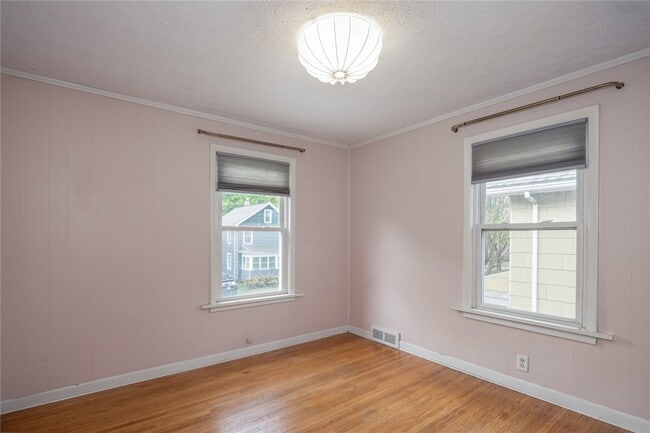 Building Photo - 70 Brentwood St