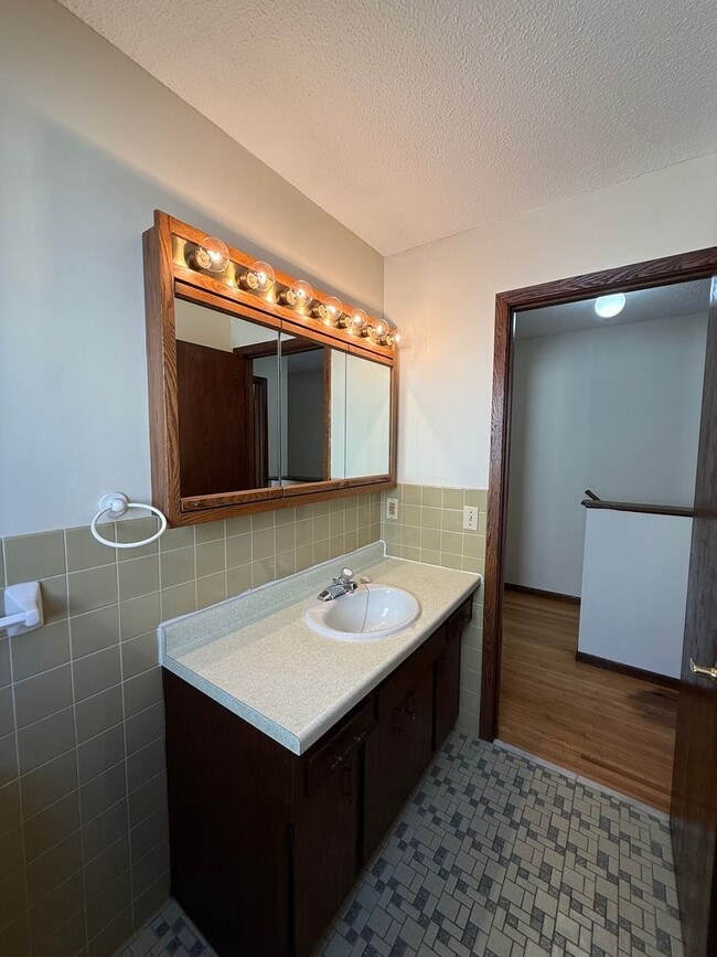 Building Photo - 2833 S 31st Ave