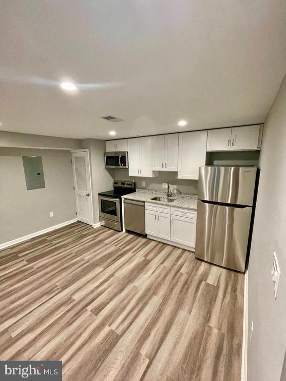 Building Photo - 620 20th St NE