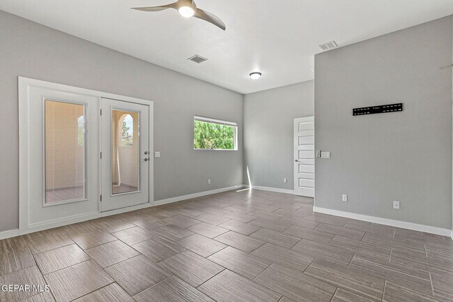 Building Photo - 6350 Escondido Dr