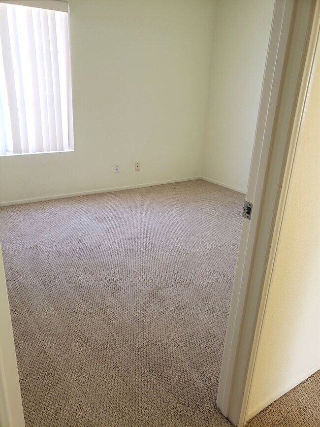 Building Photo - ***COMING SOON***SPACIOUS 4 BEDROOM | 3 BA...