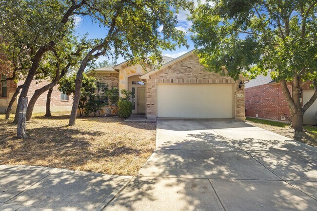 Building Photo - Charming Home Awaits: Spacious & Modern Li...