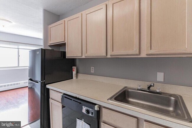 Building Photo - 2101 Chestnut St