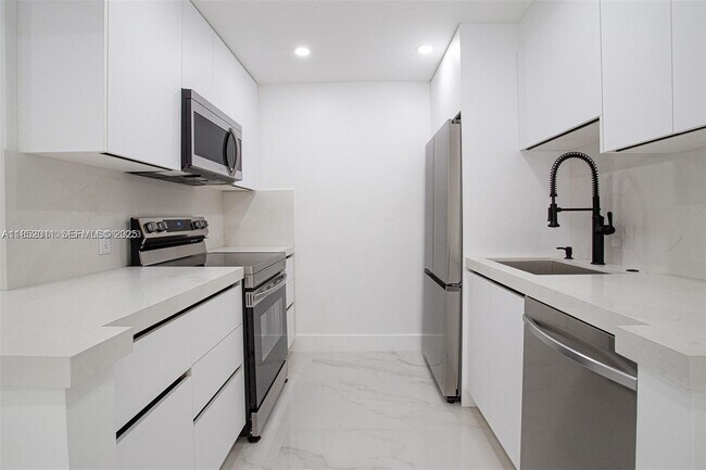 Building Photo - 13250 SW 7th Ct