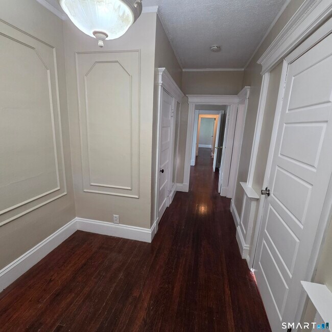 Building Photo - 142 Oakland Terrace