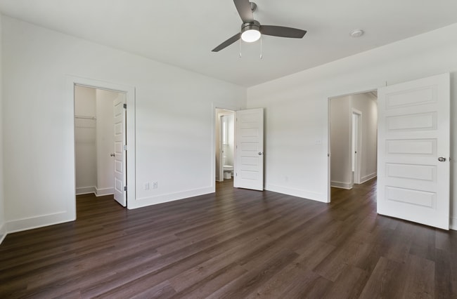 Building Photo - 3 Bedroom Home With Spacious Garage