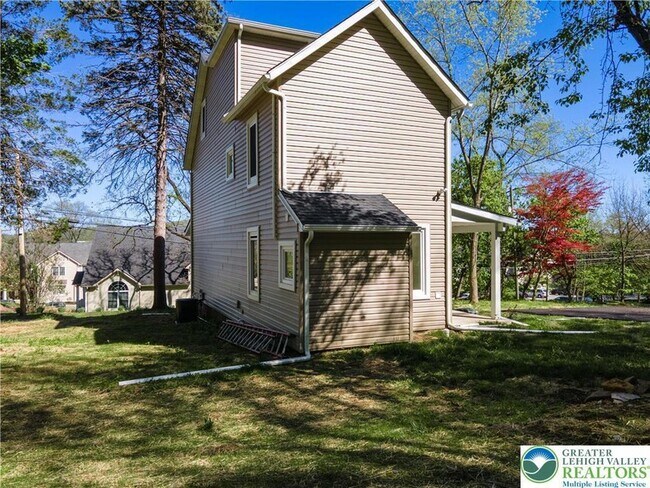 Building Photo - 1156 William St
