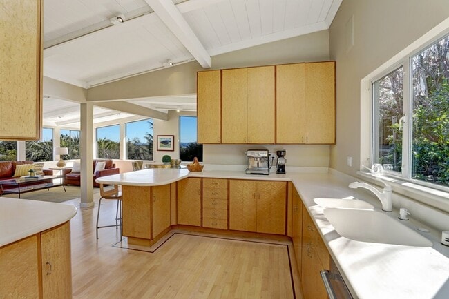 Building Photo - FIVE BEDROOM THREE-AND-A-HALF BATH HOME WI...