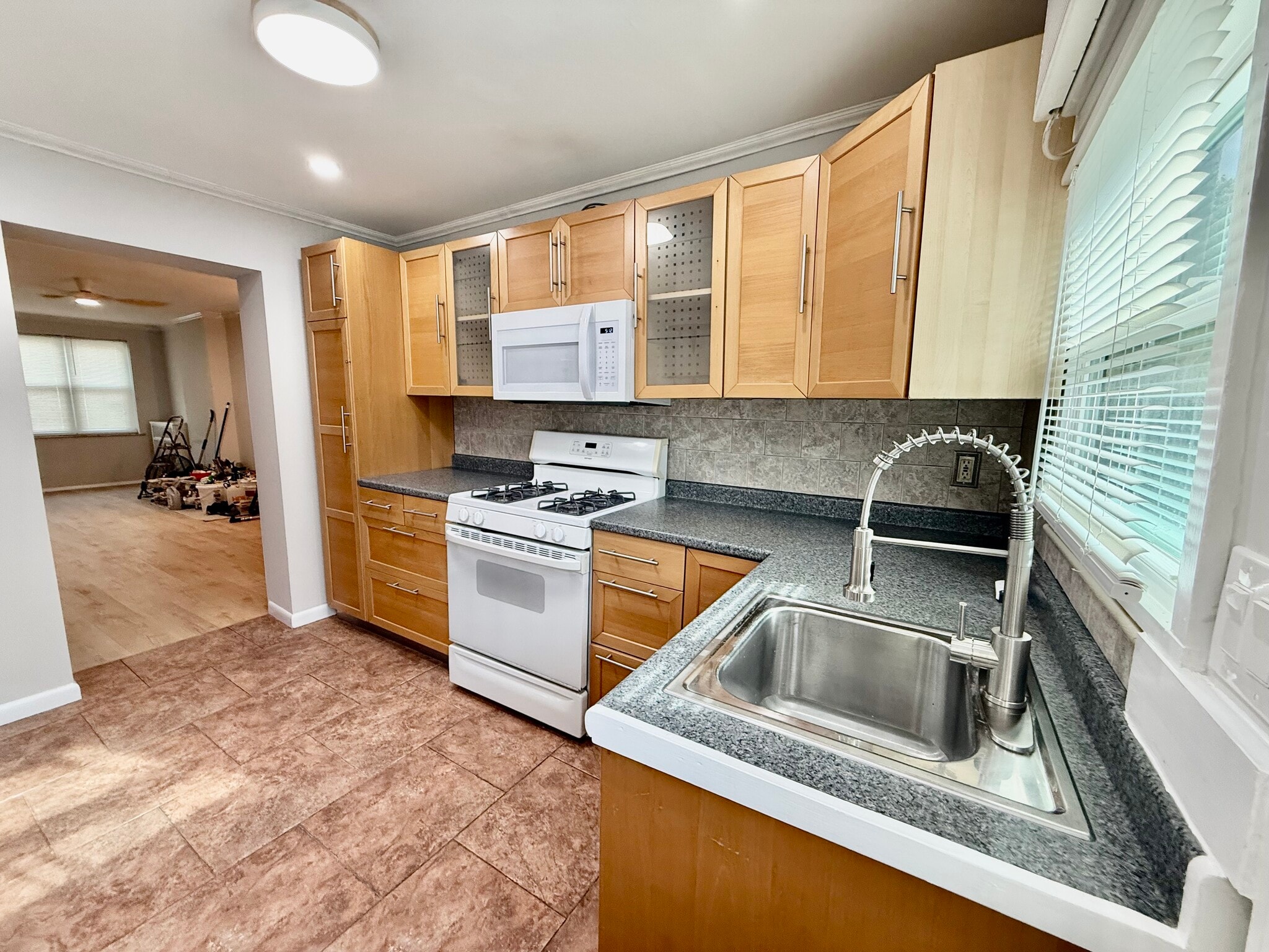 Building Photo - 2322 S Hutchinson St