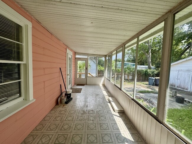 Building Photo - 4528 Sappho Ave