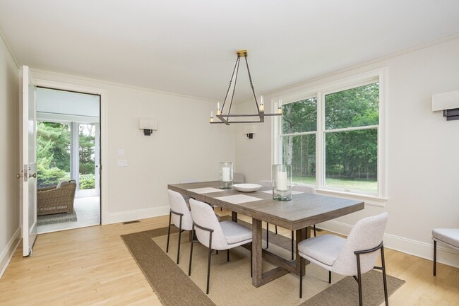 Building Photo - 6 Clover Leaf Ln