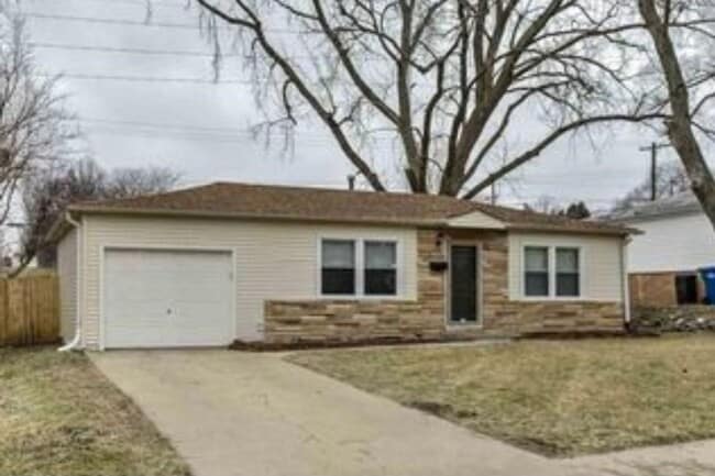 Building Photo - Spacious 2 Bedroom in La Vista!