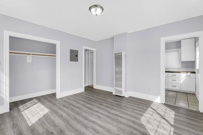 Building Photo - 840 55th St
