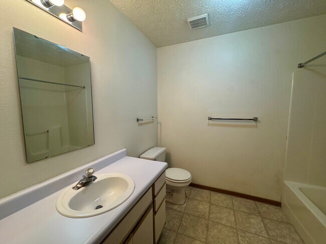 Building Photo - 106-106 Shannon Valley Dr
